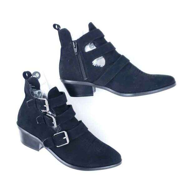 NEW 6.5 Kelsey Triple Buckle Cut Out Western Bootie Universal Thread - Picture 3 of 6